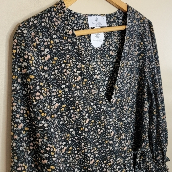NWT Everyday Chic Boutique | Flirt with Florals Faux Crossover Side Tie Blouse - Picture 5 of 7